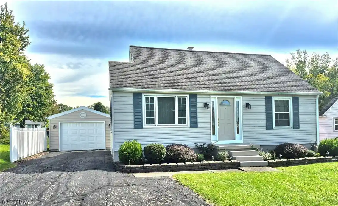 Photo 1 of Sale Pending at 4546 N Leavitt Rd Nw, Warren, OH 44485 | MLS# 5250084 | Listing updated on 2026-10-14