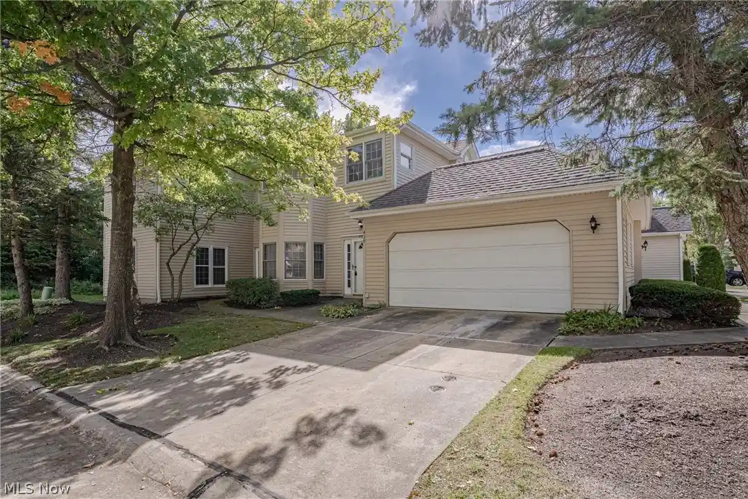 Listing Photo 1 - Condo for sale in 439 Eagle Trce located at 439 Eagle Trce, Cleveland, OH 44124 - Unit 439 Eagle Trce