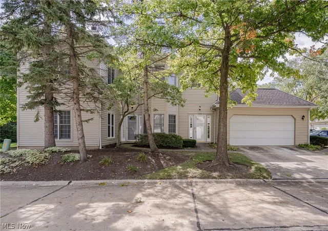 Photo 2 of Condo for sale at 439 Eagle Trce, Cleveland, OH 44124 | MLS# 5249438 | Listing updated on 2026-10-06