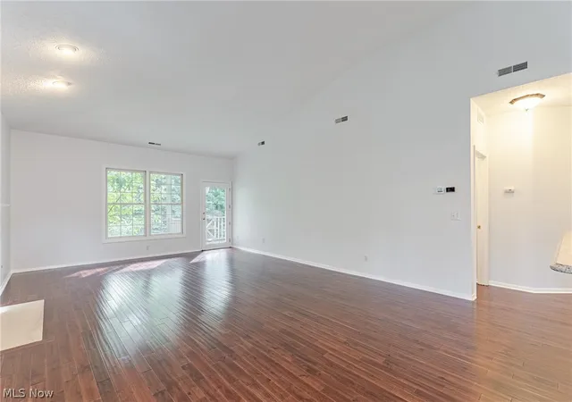 Listing Photo 4 - Condo for sale in building located at 439 Eagle Trce, Cleveland, OH 44124