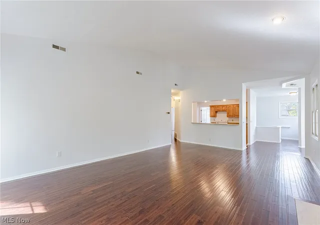 Listing Photo 5 - Condo for sale in building located at 439 Eagle Trce, Cleveland, OH 44124