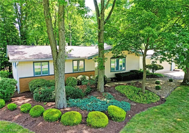 Photo 1 of Single family home for sale at 221 Southview Rd, Canfield, OH 44406 | MLS# 5236863 | Listing updated on 2026-10-10