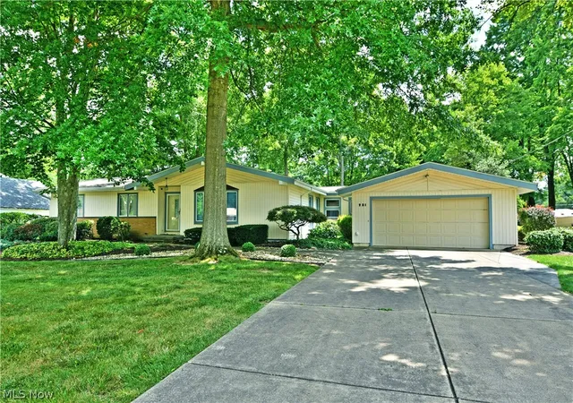 Photo 2 of Single family home for sale at 221 Southview Rd, Canfield, OH 44406 | MLS# 5236863 | Listing updated on 2026-10-10