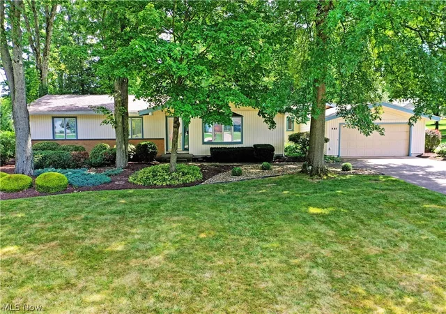Photo 3 of Single family home for sale at 221 Southview Rd, Canfield, OH 44406 | MLS# 5236863 | Listing updated on 2026-10-10