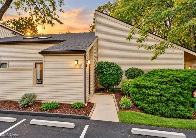 Listing Photo 1 - Condo for sale in building located at 1460 Cedarwood Dr, Westlake, OH 44145 - Unit #23G