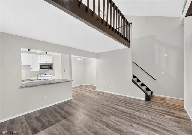 Listing Photo 2 - Condo for sale in building located at 1460 Cedarwood Dr, Westlake, OH 44145 - Unit #23G