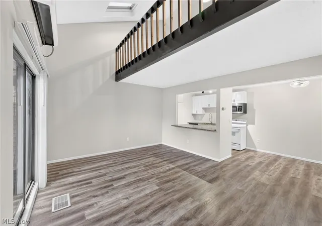 Listing Photo 3 - Condo for sale in building located at 1460 Cedarwood Dr, Westlake, OH 44145 - Unit #23G