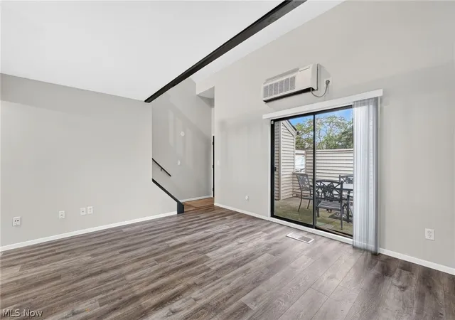 Listing Photo 4 - Condo for sale in building located at 1460 Cedarwood Dr, Westlake, OH 44145 - Unit #23G