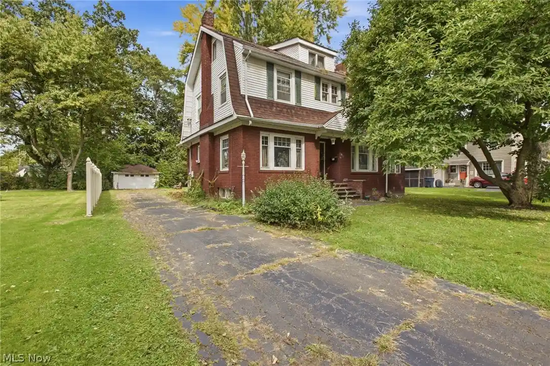 Photo 1 of Sale Pending at 1334 Beechcrest St Nw, Warren, OH 44485 | MLS# 5249189 | Listing updated on 2026-10-27