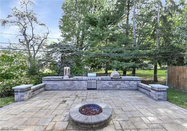 Photo 2 of Single family home for sale at 3637 Hunter Dr, North Olmsted, OH 44070 | MLS# 5249820 | Listing updated on 2026-10-09