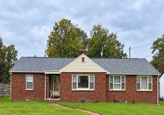 Photo 1 of Single family home for sale at 2011 Normandy Cir, Zanesville, OH 43701 | MLS# 5250174 | Listing updated on 2026-10-06