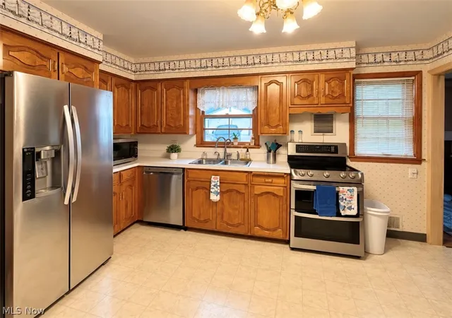 Photo 3 of Single family home for sale at 2011 Normandy Cir, Zanesville, OH 43701 | MLS# 5250174 | Listing updated on 2026-10-06