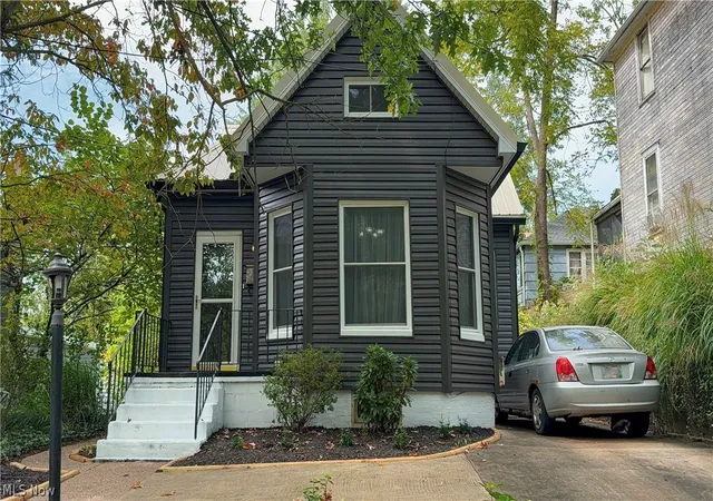 Photo 1 of Single family home for sale at 911 Washington St, Marietta, OH 45750 | MLS# 5250187 | Listing updated on 2026-10-03