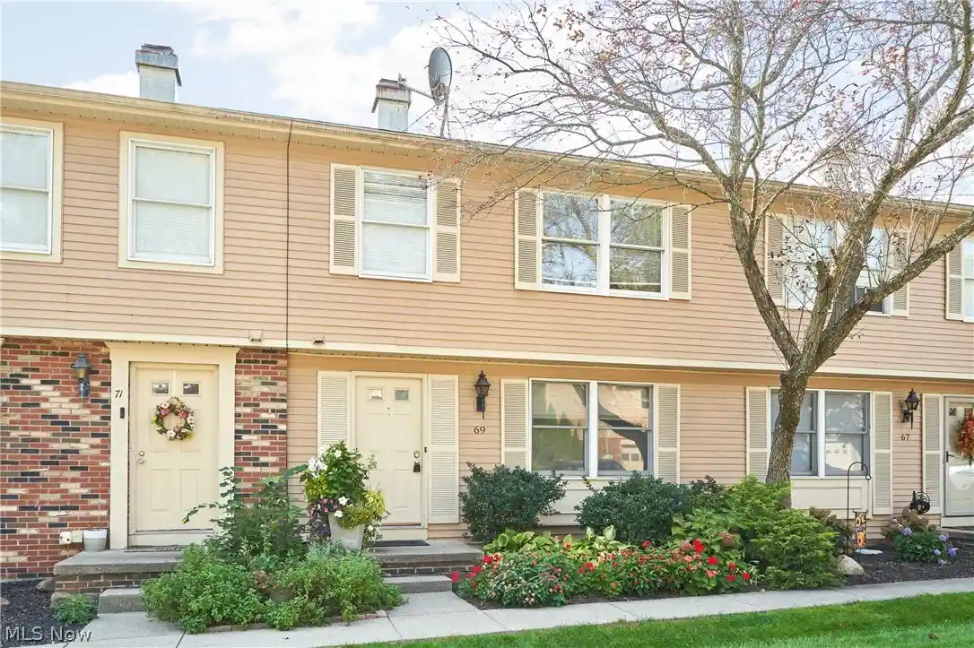 Photo 1 of Condo for sale at 69 Quaker Ridge Dr, Akron, OH 44313 | MLS# 5250165 | Listing updated on 2026-10-27