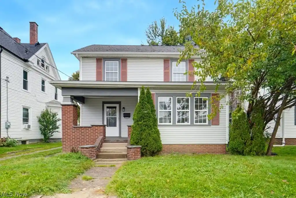 Photo 1 of Sale Pending at 1401 Ridgeway Pl Nw, Canton, OH 44709 | MLS# 5250184 | Listing updated on 2026-10-17