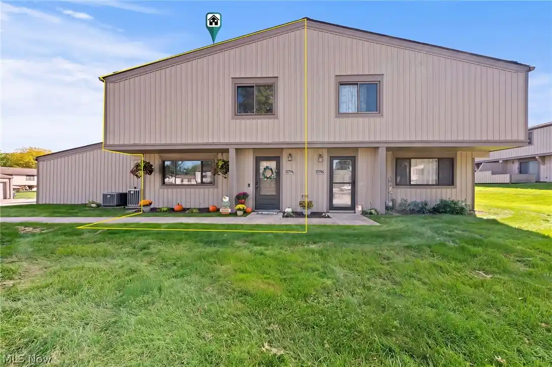 Listing Photo 1 - Condo for sale in 11794 Harbour Light Dr located at 11794 Harbour Light Dr, North Royalton, OH 44133 - Unit 11794 Harbour Light Dr