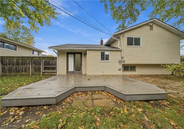 Photo 3 of Single family home for sale at 24263 Lebern Dr, North Olmsted, OH 44070 | MLS# 5249692 | Listing updated on 2026-10-08