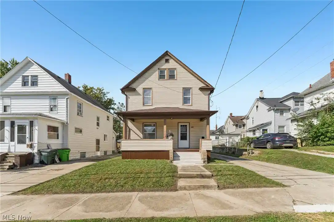 Single family home for sale at 252 17th Street NW, Barberton, OH 44203 | MLS# 5249449
