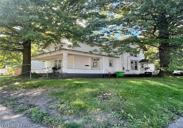Listing Photo 1 - Condo for sale in building located at 805 S Freedom Ave, Alliance, OH 44601
