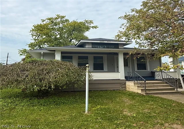 Photo 1 of Single family home for sale at 122 Bellfield Ave, Elyria, OH 44035 | MLS# 5250205 | Listing updated on 2026-10-09