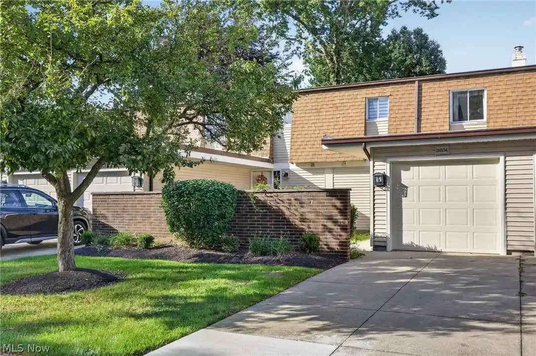 Condo for sale at 26534 Sussex Dr, Olmsted Falls, OH 44138 | MLS# 5250106