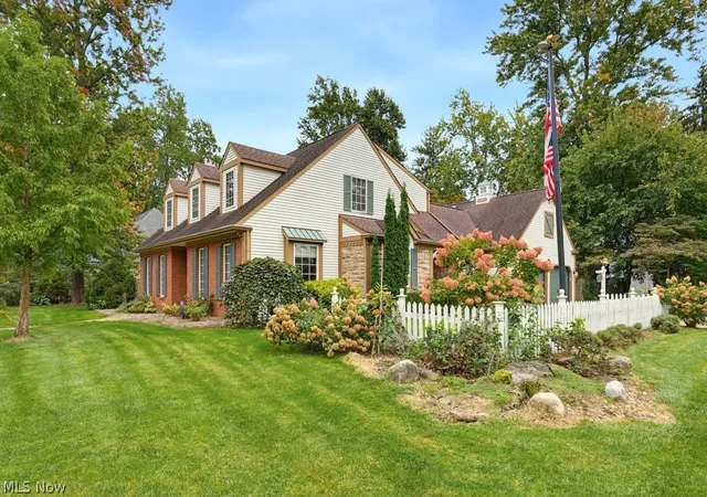 Photo 3 of Single family home for sale at 166 Pepperdine Dr, Elyria, OH 44035 | MLS# 5250260 | Listing updated on 2026-10-09