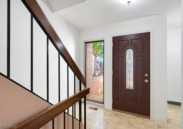 Listing Photo 3 - Condo for sale in building located at 601 Dade Ln, Cleveland, OH 44143