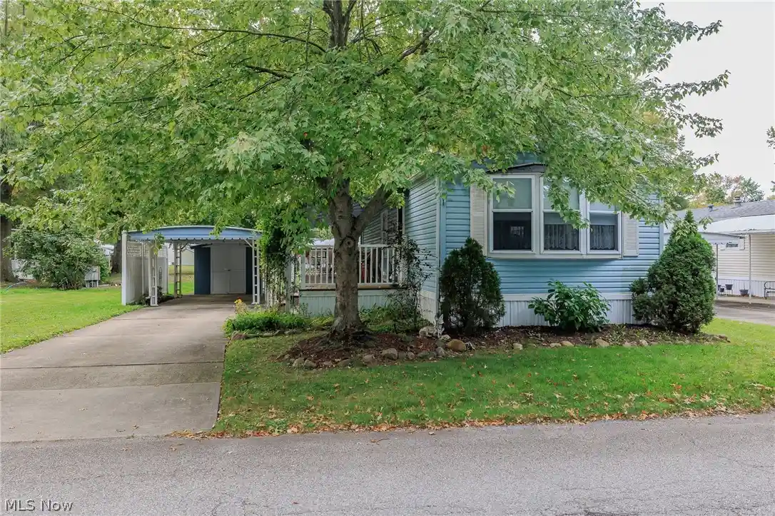 Photo 1 of Single family home for sale at 31 Grand Blvd, Olmsted Twp, OH 44138 | MLS# 5248183 | Listing updated on 2026-10-29