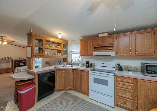 Photo 2 of Single family home for sale at 31 Grand Blvd, Olmsted Twp, OH 44138 | MLS# 5248183 | Listing updated on 2026-10-07