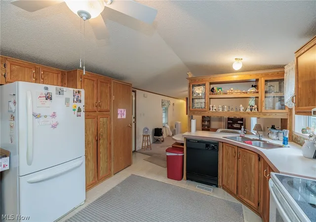 Photo 3 of Single family home for sale at 31 Grand Blvd, Olmsted Twp, OH 44138 | MLS# 5248183 | Listing updated on 2026-10-07