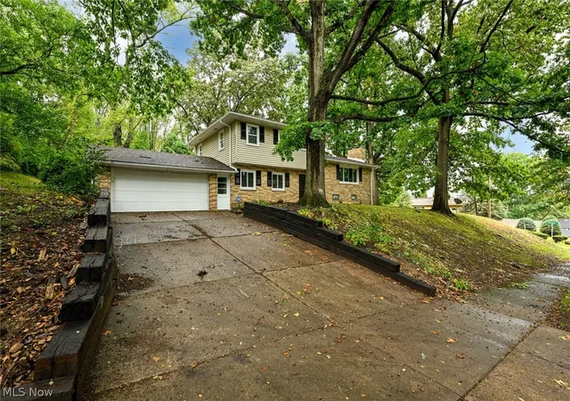 Photo 1 of Single family home for sale at 475 Iroquois Ave, Akron, OH 44305 | MLS# 5250137 | Listing updated on 2026-10-03