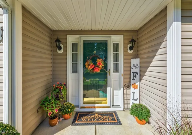Photo 2 of Sale Pending at 1474 Holw Wood Ln, Avon, OH 44011 | MLS# 5249711 | Listing updated on 2026-10-07
