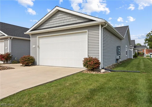 Photo 2 of Sale Pending at 132 Acorn Ln, Elyria, OH 44035 | MLS# 5249270 | Listing updated on 2026-10-04