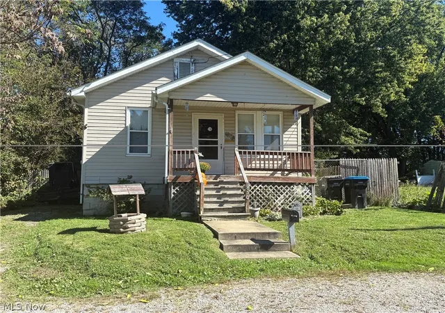 Photo 2 of Sale Pending at 850 Cabot Dr, Zanesville, OH 43701 | MLS# 5250365 | Listing updated on 2026-10-06