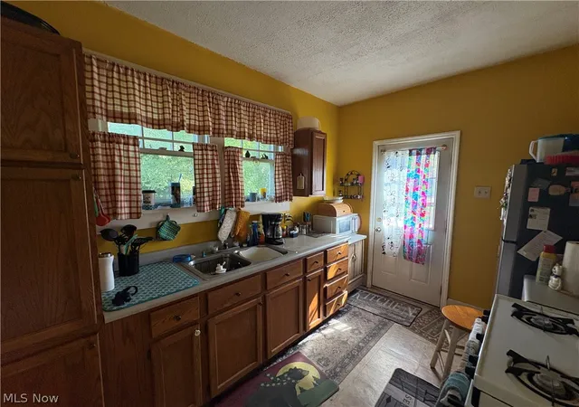 Photo 3 of Sale Pending at 850 Cabot Dr, Zanesville, OH 43701 | MLS# 5250365 | Listing updated on 2026-10-06