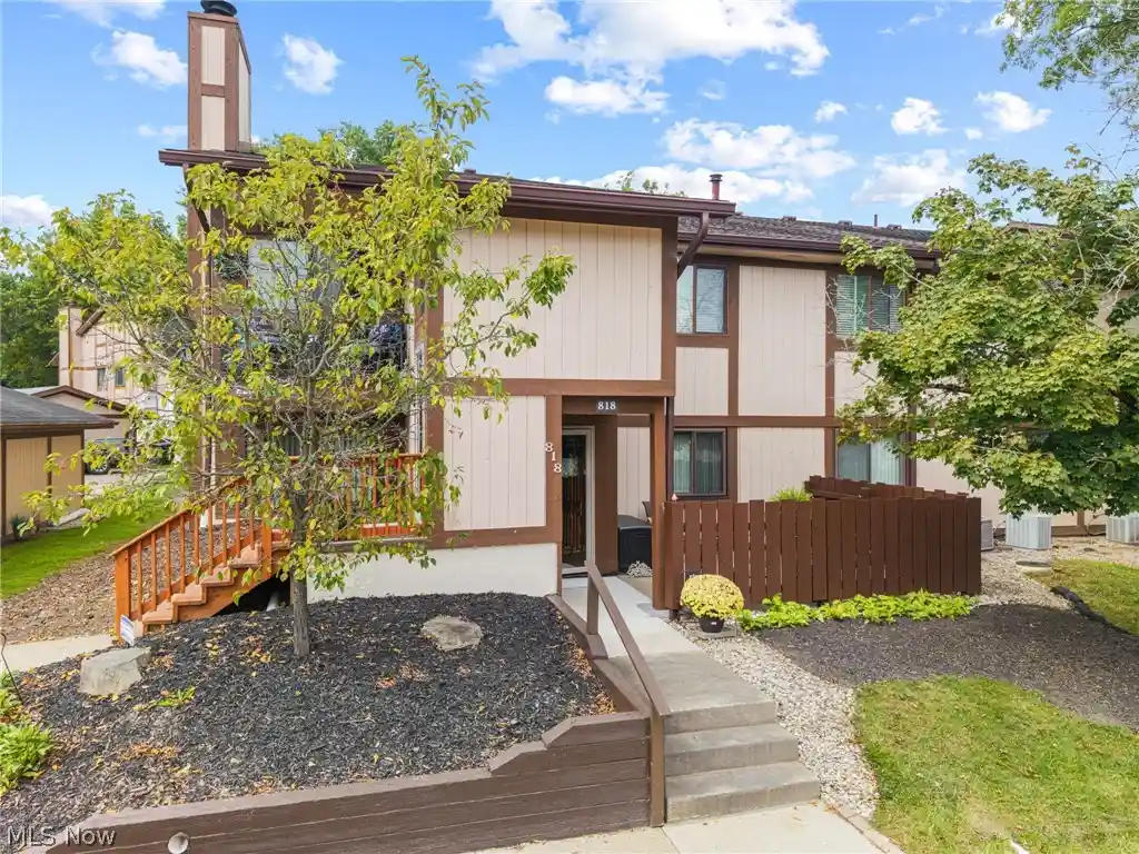 Photo 1 of Condo for sale at 818 Kirkwall Dr, Copley, OH 44321 | MLS# 5250287 | Listing updated on 2026-10-25