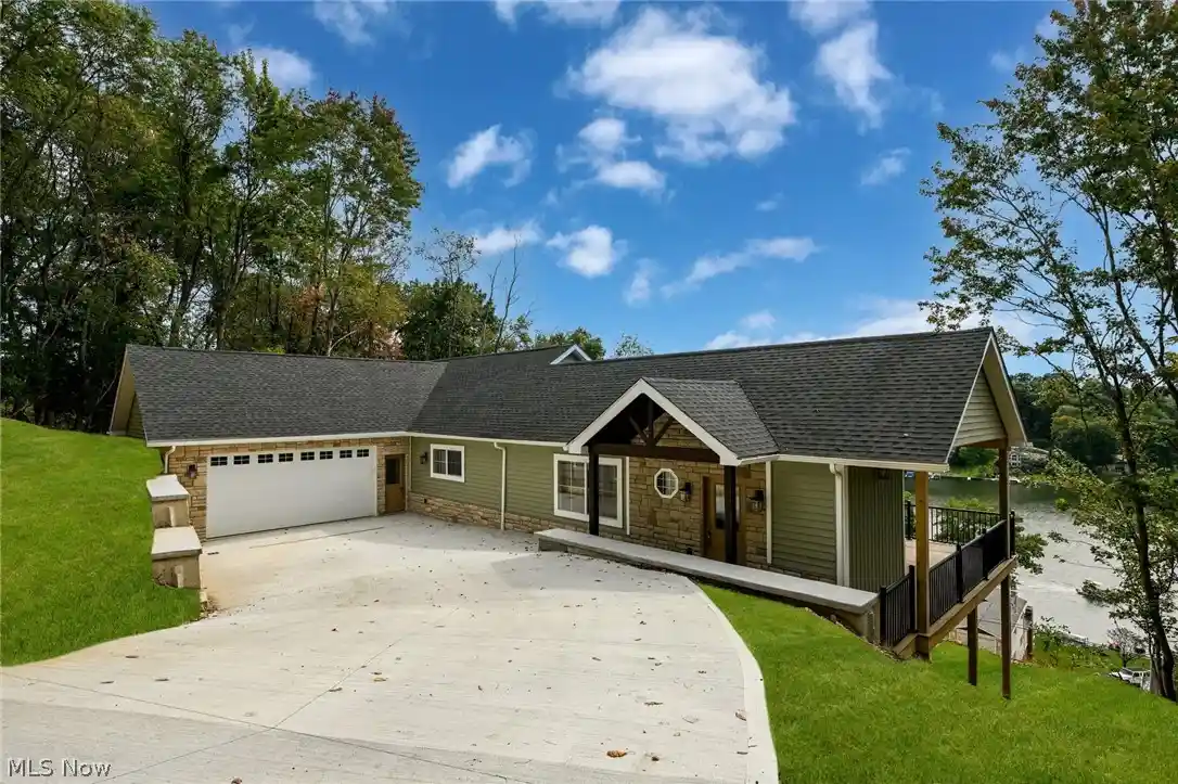 Single family home for sale at 15 Huron Trl, Malvern, OH 44644 | MLS# 5250390