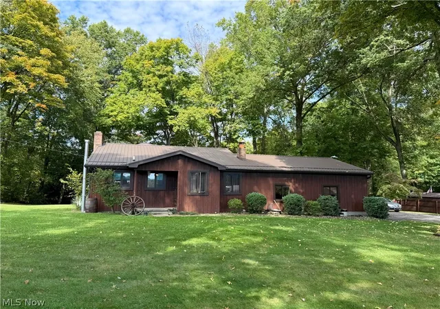 Single family home for sale at 46528 Metz Rd, Columbiana, OH 44408 | MLS# 5241271