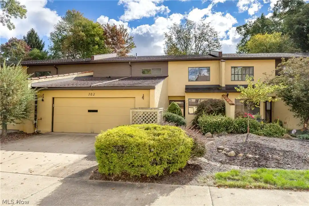 Condo for sale at 782 Hampton Ridge Dr, Akron, OH 44313 | MLS# 5250439