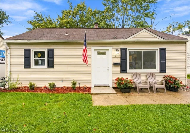 Photo 2 of Sale Pending at 330 Roosevelt Ave, Elyria, OH 44035 | MLS# 5248700 | Listing updated on 2026-10-09