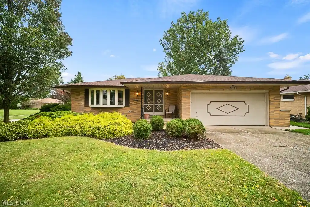 Single family home for sale at 6161 Winchester Dr, Seven Hills, OH 44131 | MLS# 5250070