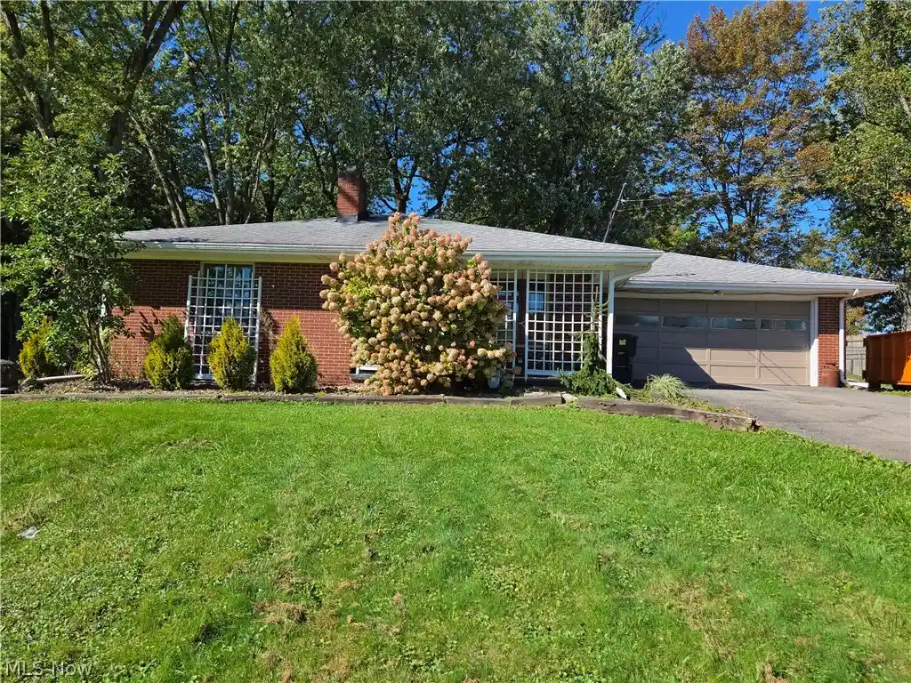 Photo 1 of Single family home for sale at 1367 North Rd Ne, Warren, OH 44483 | MLS# 5249993 | Listing updated on 2026-10-21