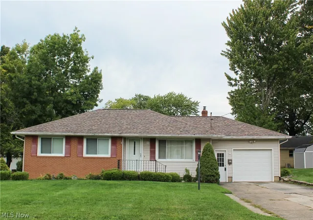 Photo 1 of Single family home for sale at 1660 Sequoya Dr, Youngstown, OH 44514 | MLS# 5249668 | Listing updated on 2026-10-08