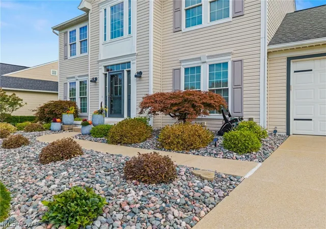Photo 2 of Sale Pending at 5969 Triple Crown Dr, Medina, OH 44256 | MLS# 5249071 | Listing updated on 2026-10-07