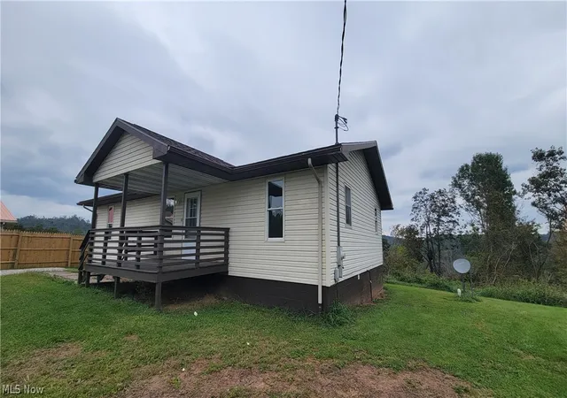 Photo 2 of Single family home for sale at 105 Woodcrest Ln, Marietta, OH 45750 | MLS# 5250158 | Listing updated on 2026-10-06