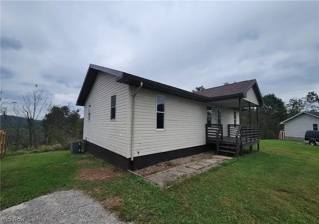 Photo 3 of Single family home for sale at 105 Woodcrest Ln, Marietta, OH 45750 | MLS# 5250158 | Listing updated on 2026-10-06