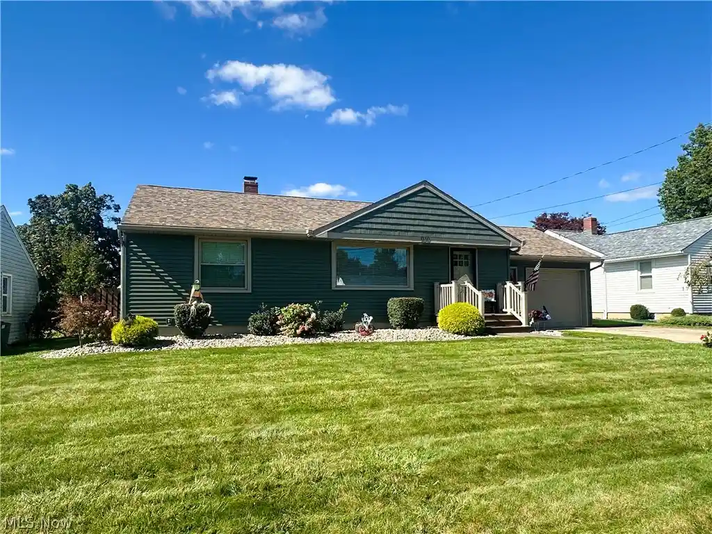 Single family home for sale at 910 Woodlawn Ave, Girard, OH 44420 | MLS# 5250796