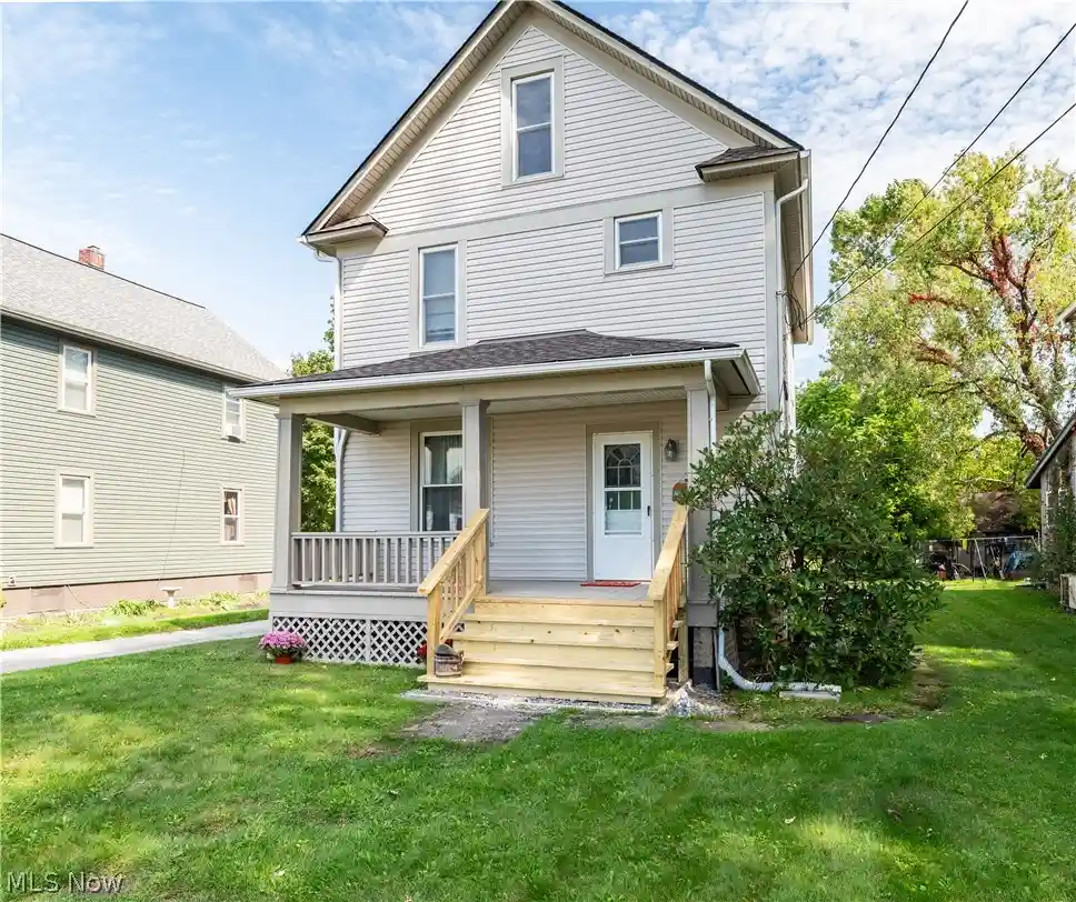 Photo 1 of Single family home for sale at 970 N Market St, East Palestine, OH 44413 | MLS# 5250719 | Listing updated on 2026-10-23