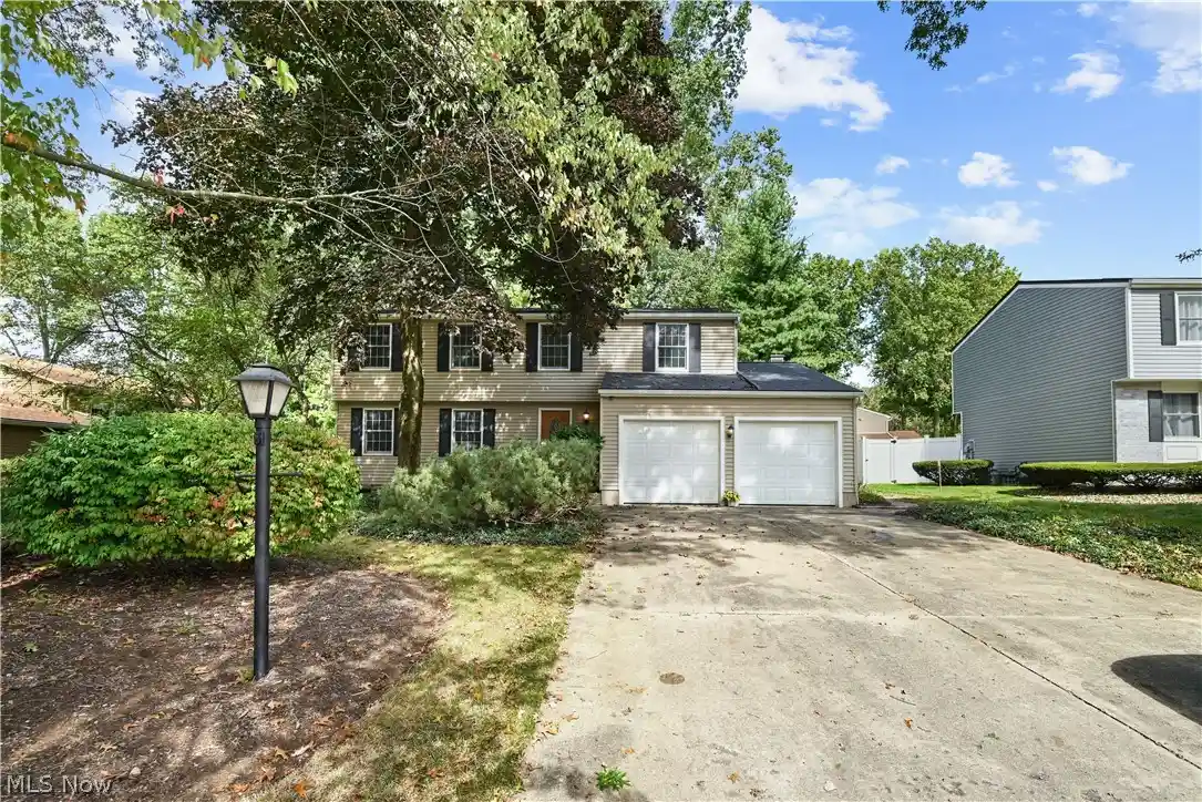 Photo 1 of Single family home for sale at 1546 Woodhill Cir Ne, Warren, OH 44484 | MLS# 5250431 | Listing updated on 2026-10-13