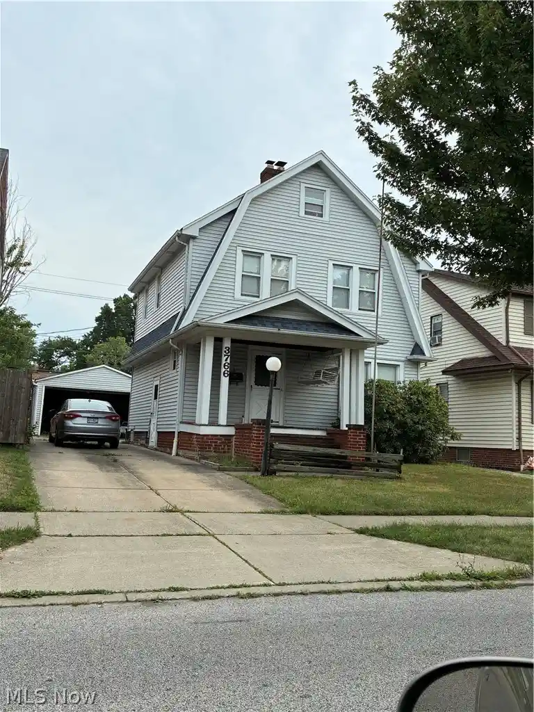 Single family home for sale at 3766 Grosvenor Rd, Cleveland, OH 44118 | MLS# 5250834